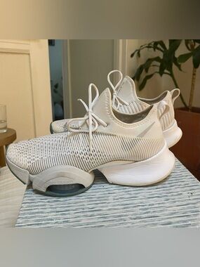 Nike Air Zoom SuperRep Women’s 9 White Training Breathable Lace-Up Sneakers
